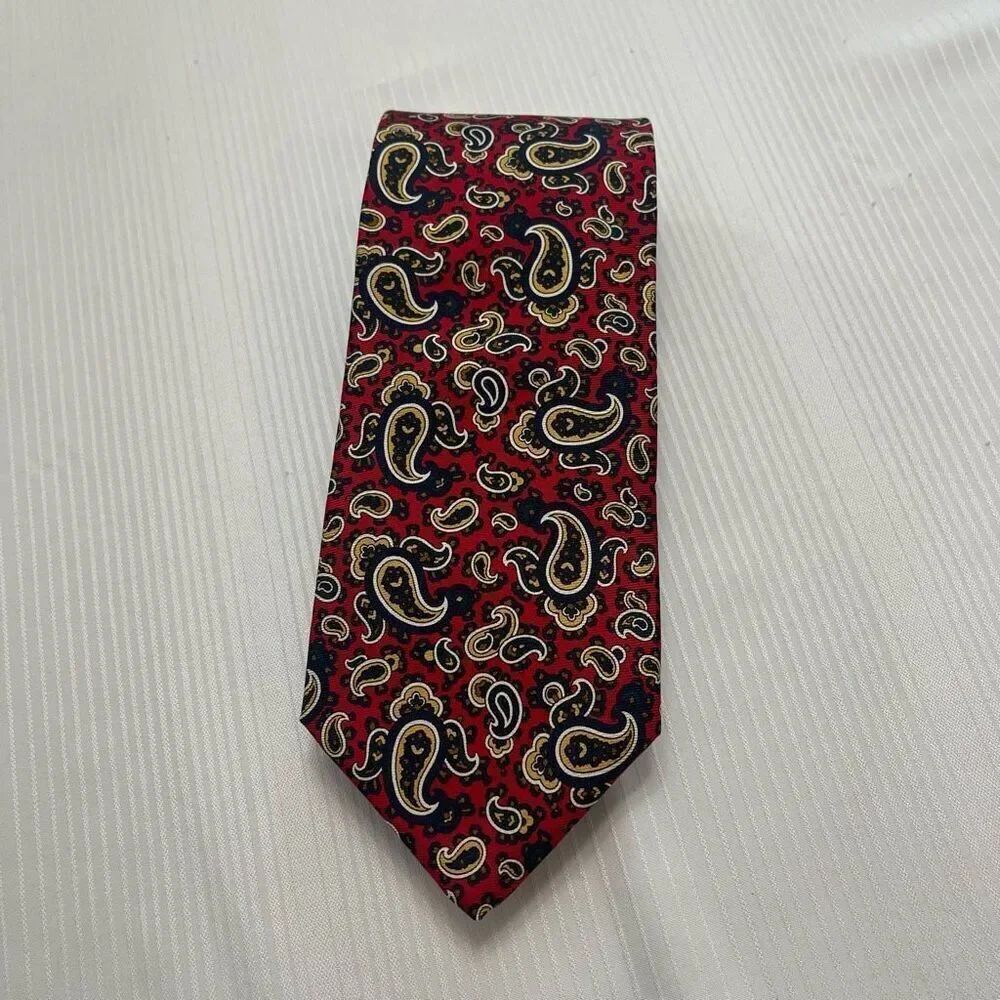 Brooks Brothers Makers Red Paisley Silk Tie Necktie